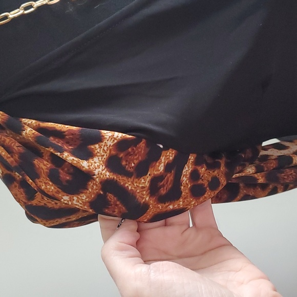 Venus - leopard 🐆 print faux shrug top. - Picture 2 of 4